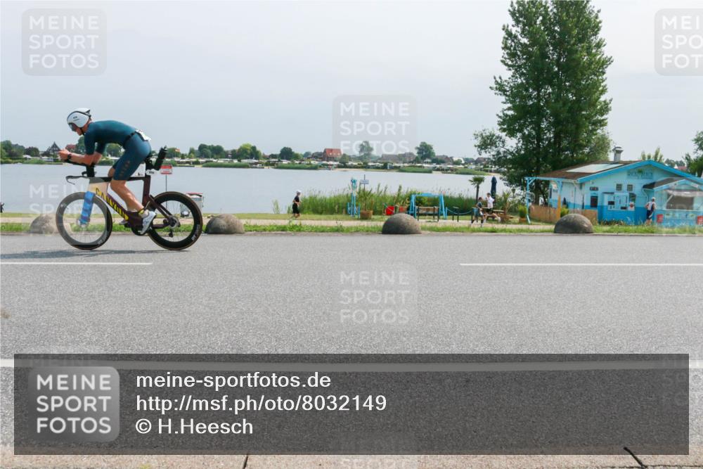 21.06.2025 - 27. Vierlanden-Triathlon H.Heesch http://msf.ph/oto/8032149 15.06.2025 11:35:23 Radfahren 58, 656, 730, 922 meine-sportfotos.de