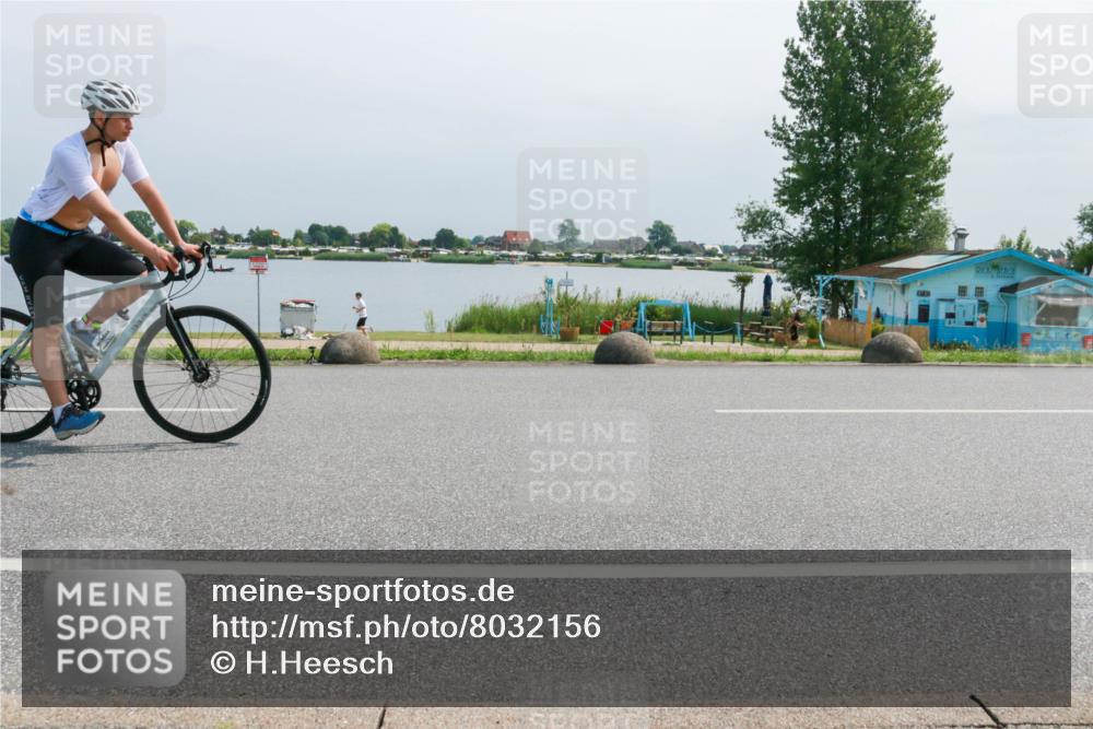 21.06.2025 - 27. Vierlanden-Triathlon H.Heesch http://msf.ph/oto/8032156 15.06.2025 11:35:27 Radfahren 58, 656 meine-sportfotos.de