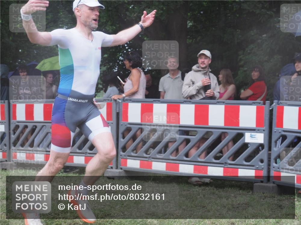 21.06.2025 - 27. Vierlanden-Triathlon KatJ http://msf.ph/oto/8032161 15.06.2025 13:42:23 Ziel 93, 139, 858 meine-sportfotos.de