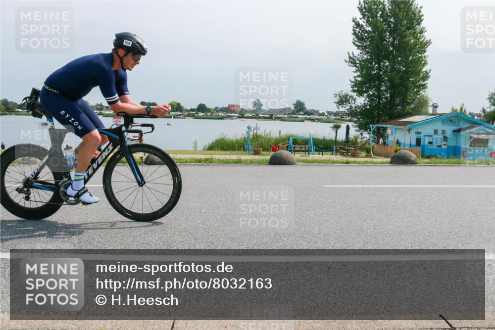 21.06.2025 - 27. Vierlanden-Triathlon H.Heesch http://msf.ph/oto/8032163 15.06.2025 11:35:39 Radfahren 705, 903 meine-sportfotos.de