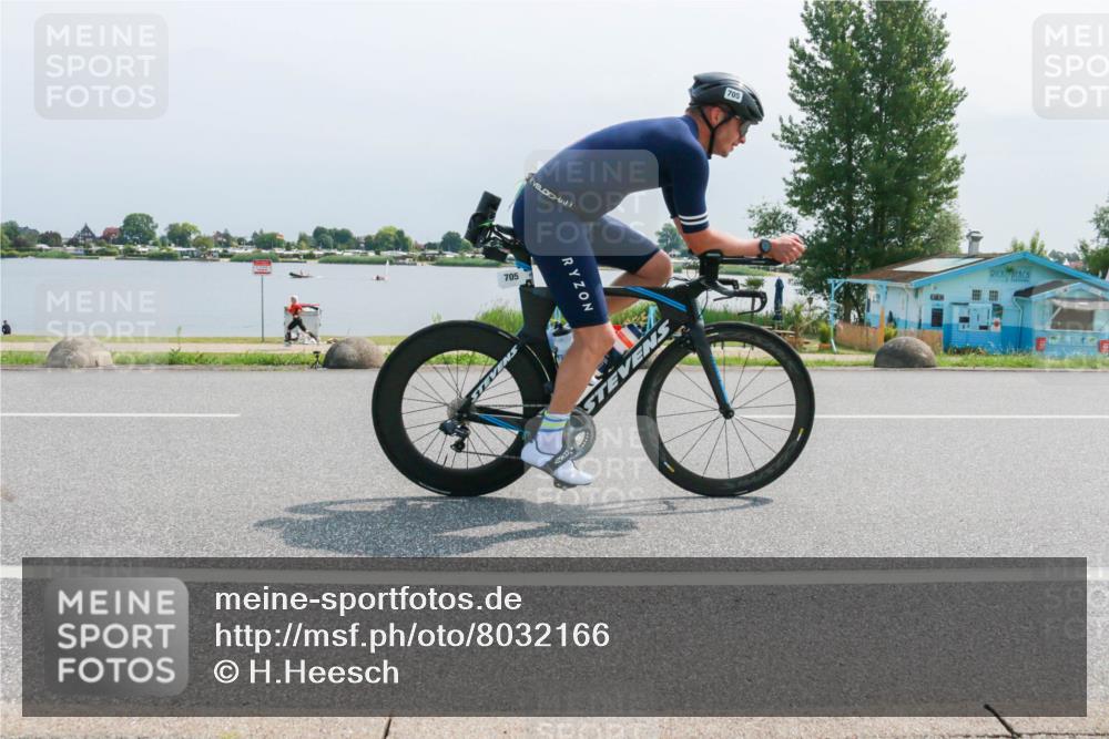 21.06.2025 - 27. Vierlanden-Triathlon H.Heesch http://msf.ph/oto/8032166 15.06.2025 11:35:39 Radfahren 705, 903 meine-sportfotos.de