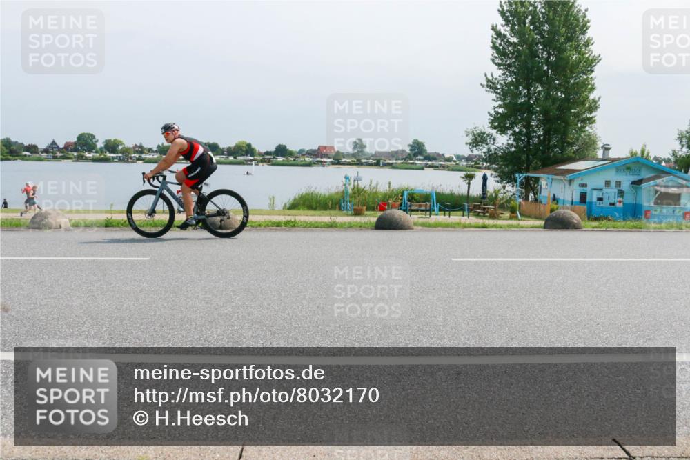 21.06.2025 - 27. Vierlanden-Triathlon H.Heesch http://msf.ph/oto/8032170 15.06.2025 11:35:41 Radfahren 705, 903 meine-sportfotos.de