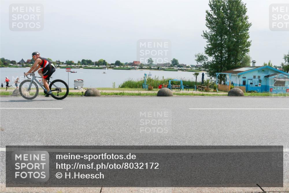 21.06.2025 - 27. Vierlanden-Triathlon H.Heesch http://msf.ph/oto/8032172 15.06.2025 11:35:41 Radfahren 705, 903 meine-sportfotos.de