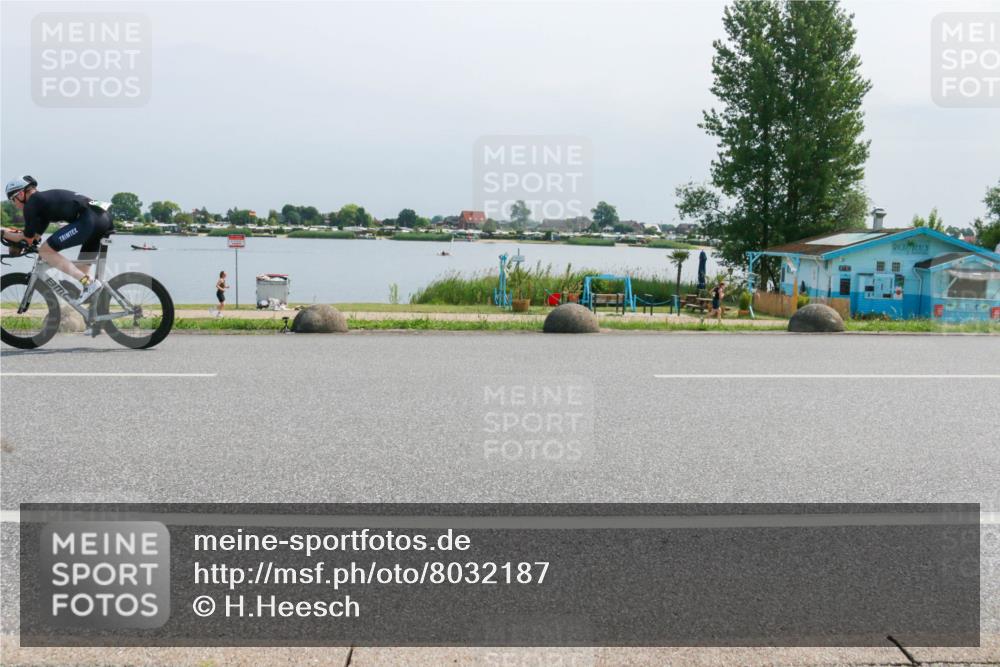 21.06.2025 - 27. Vierlanden-Triathlon H.Heesch http://msf.ph/oto/8032187 15.06.2025 11:35:49 Radfahren 70, 735, 736 meine-sportfotos.de