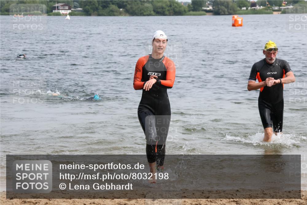 15.06.2025 - 27. Vierlanden-Triathlon Lena Gebhardt http://msf.ph/oto/8032198 15.06.2025 11:13:57 Schwimmen 800, 920 meine-sportfotos.de