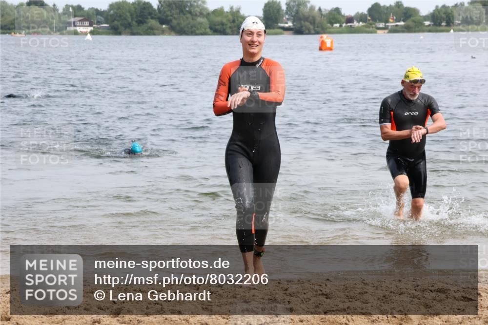 15.06.2025 - 27. Vierlanden-Triathlon Lena Gebhardt http://msf.ph/oto/8032206 15.06.2025 11:13:58 Schwimmen 800, 904, 920 meine-sportfotos.de