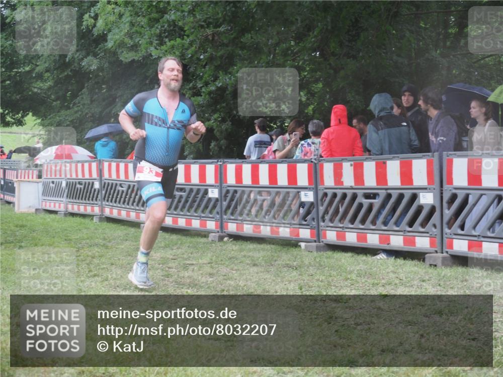 21.06.2025 - 27. Vierlanden-Triathlon KatJ http://msf.ph/oto/8032207 15.06.2025 13:42:33 Ziel 93, 779 meine-sportfotos.de