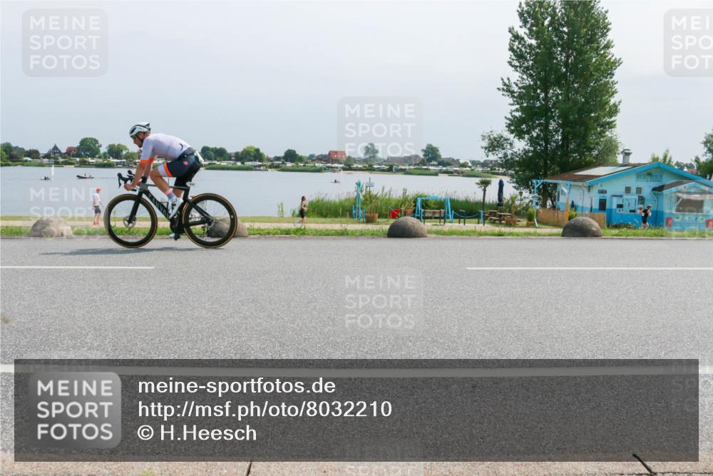 21.06.2025 - 27. Vierlanden-Triathlon H.Heesch http://msf.ph/oto/8032210 15.06.2025 11:35:52 Radfahren 70, 676, 735, 736 meine-sportfotos.de