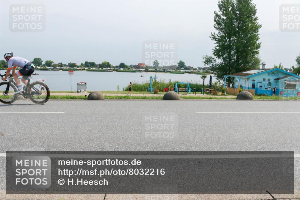 21.06.2025 - 27. Vierlanden-Triathlon H.Heesch http://msf.ph/oto/8032216 15.06.2025 11:35:52 Radfahren 70, 676, 735, 736 meine-sportfotos.de