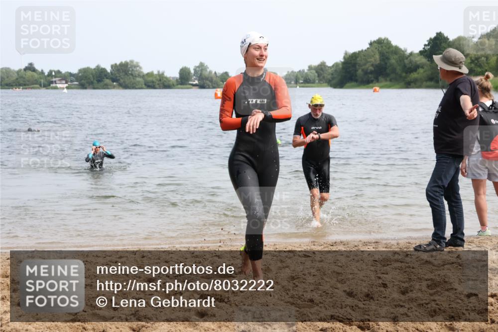 15.06.2025 - 27. Vierlanden-Triathlon Lena Gebhardt http://msf.ph/oto/8032222 15.06.2025 11:14:00 Schwimmen 800, 904, 920, 952 meine-sportfotos.de