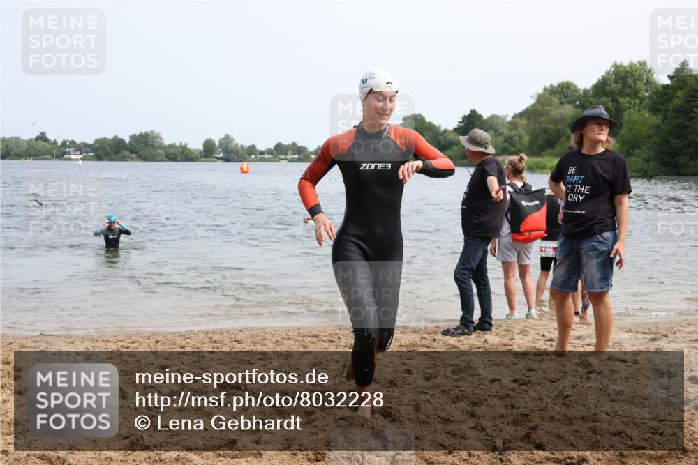 15.06.2025 - 27. Vierlanden-Triathlon Lena Gebhardt http://msf.ph/oto/8032228 15.06.2025 11:14:00 Schwimmen 800, 904, 920, 952 meine-sportfotos.de