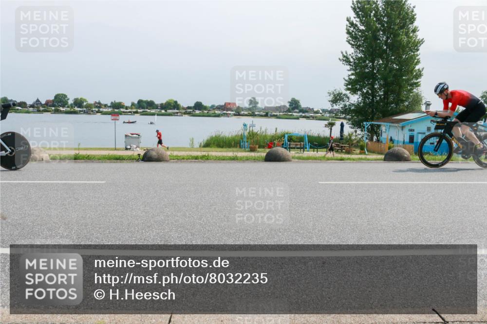 21.06.2025 - 27. Vierlanden-Triathlon H.Heesch http://msf.ph/oto/8032235 15.06.2025 11:36:13 Radfahren 651, 702, 764 meine-sportfotos.de