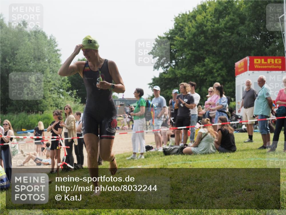 15.06.2025 - 27. Vierlanden-Triathlon KatJ http://msf.ph/oto/8032244 15.06.2025 11:12:09 Schwimmen 785, 921, 934 meine-sportfotos.de