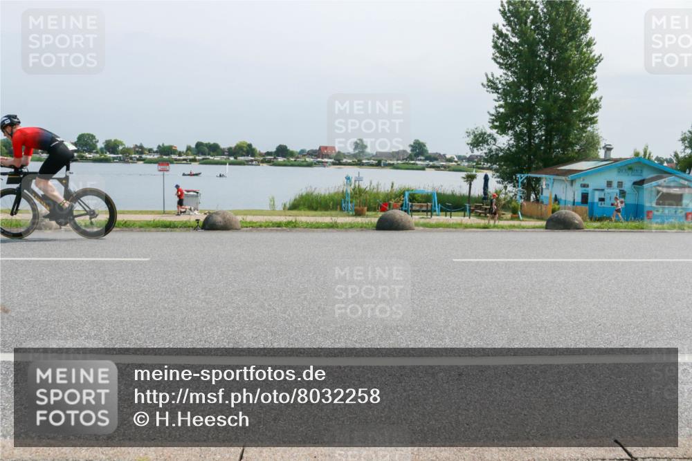 21.06.2025 - 27. Vierlanden-Triathlon H.Heesch http://msf.ph/oto/8032258 15.06.2025 11:36:14 Radfahren 651, 702, 764 meine-sportfotos.de