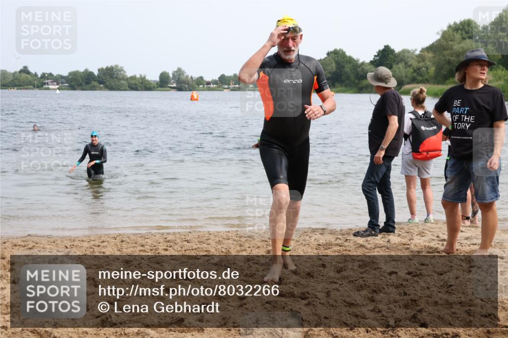 15.06.2025 - 27. Vierlanden-Triathlon Lena Gebhardt http://msf.ph/oto/8032266 15.06.2025 11:14:04 Schwimmen 800, 904, 920, 952, 962 meine-sportfotos.de