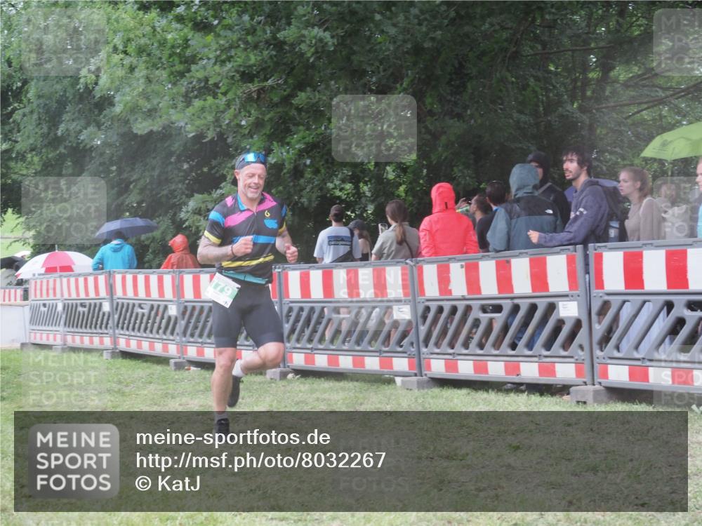 21.06.2025 - 27. Vierlanden-Triathlon KatJ http://msf.ph/oto/8032267 15.06.2025 13:42:42 Ziel 779 meine-sportfotos.de