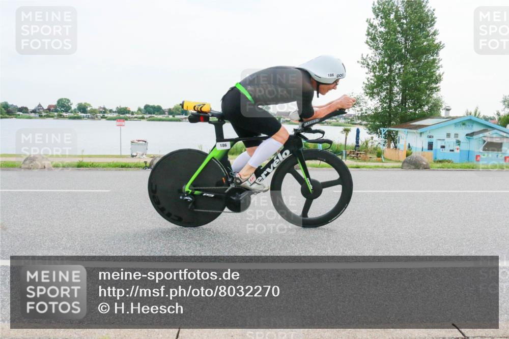 15.06.2025 - 27. Vierlanden-Triathlon H.Heesch http://msf.ph/oto/8032270 15.06.2025 10:39:17 Radfahren 186, 340, 377 meine-sportfotos.de