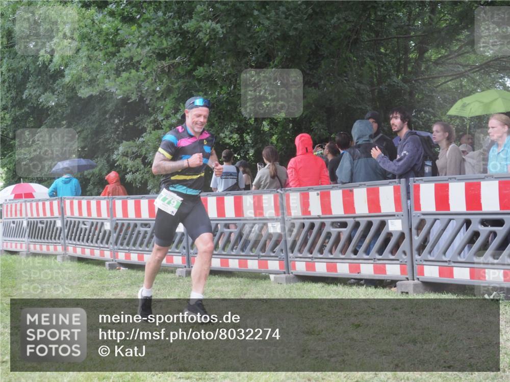 21.06.2025 - 27. Vierlanden-Triathlon KatJ http://msf.ph/oto/8032274 15.06.2025 13:42:42 Ziel 779 meine-sportfotos.de