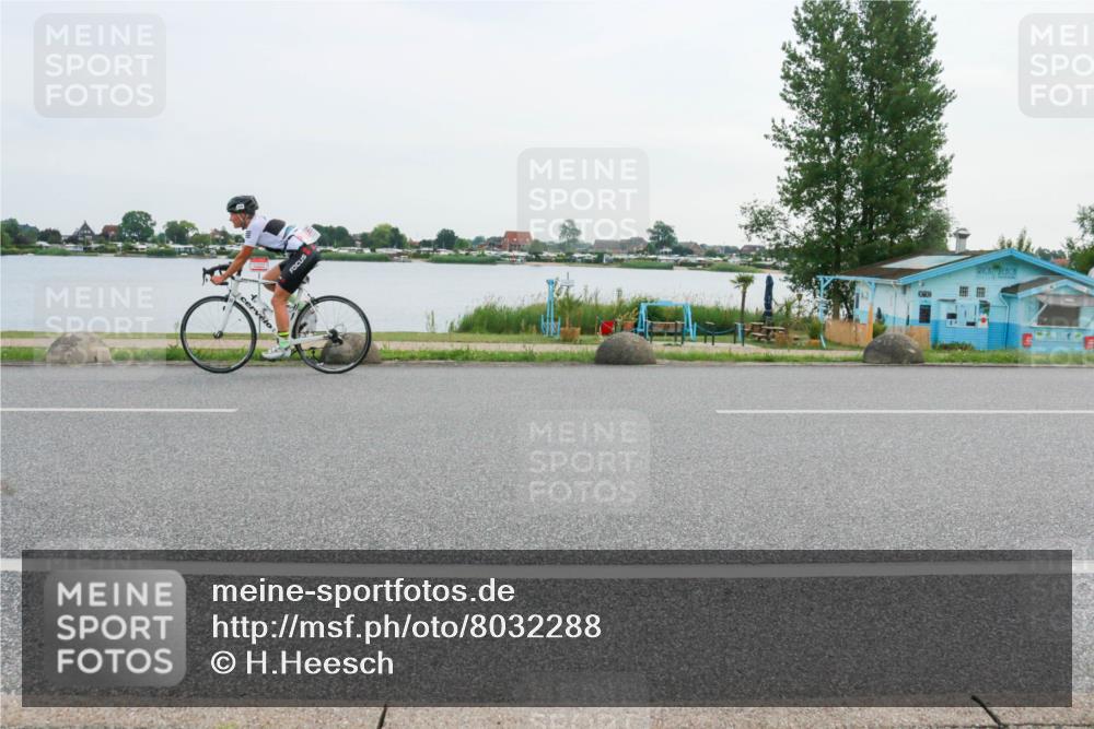 15.06.2025 - 27. Vierlanden-Triathlon H.Heesch http://msf.ph/oto/8032288 15.06.2025 10:39:22 Radfahren 46, 209, 294, 340 meine-sportfotos.de