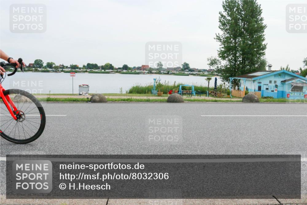 15.06.2025 - 27. Vierlanden-Triathlon H.Heesch http://msf.ph/oto/8032306 15.06.2025 10:39:26 Radfahren 46, 209, 281, 294 meine-sportfotos.de