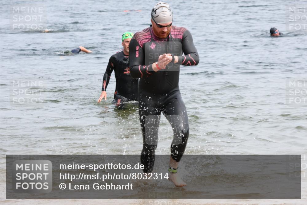 15.06.2025 - 27. Vierlanden-Triathlon Lena Gebhardt http://msf.ph/oto/8032314 15.06.2025 11:14:08 Schwimmen 800, 804, 904, 920, 952, 962 meine-sportfotos.de