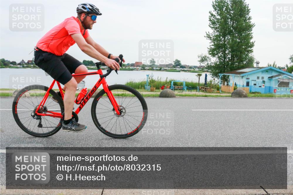 15.06.2025 - 27. Vierlanden-Triathlon H.Heesch http://msf.ph/oto/8032315 15.06.2025 10:39:26 Radfahren 46, 209, 281, 294 meine-sportfotos.de