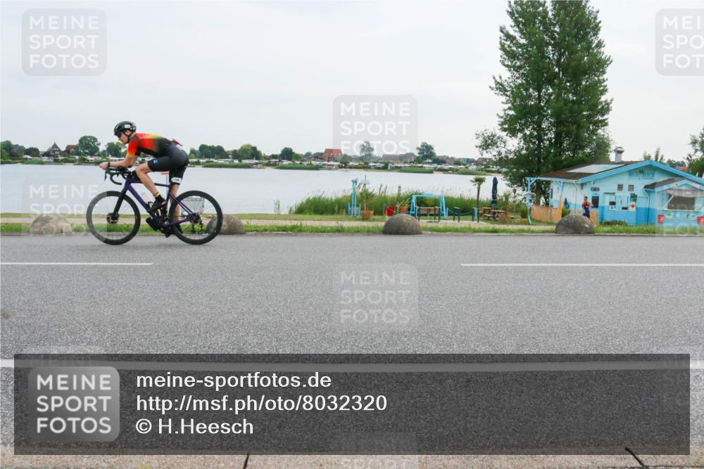 15.06.2025 - 27. Vierlanden-Triathlon H.Heesch http://msf.ph/oto/8032320 15.06.2025 10:39:30 Radfahren 130, 281 meine-sportfotos.de