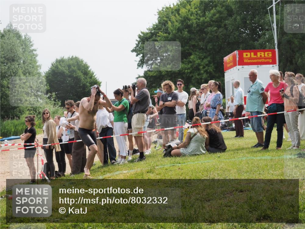 15.06.2025 - 27. Vierlanden-Triathlon KatJ http://msf.ph/oto/8032332 15.06.2025 11:12:36 Schwimmen 968 meine-sportfotos.de
