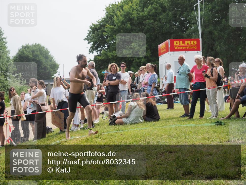 15.06.2025 - 27. Vierlanden-Triathlon KatJ http://msf.ph/oto/8032345 15.06.2025 11:12:37 Schwimmen 968 meine-sportfotos.de