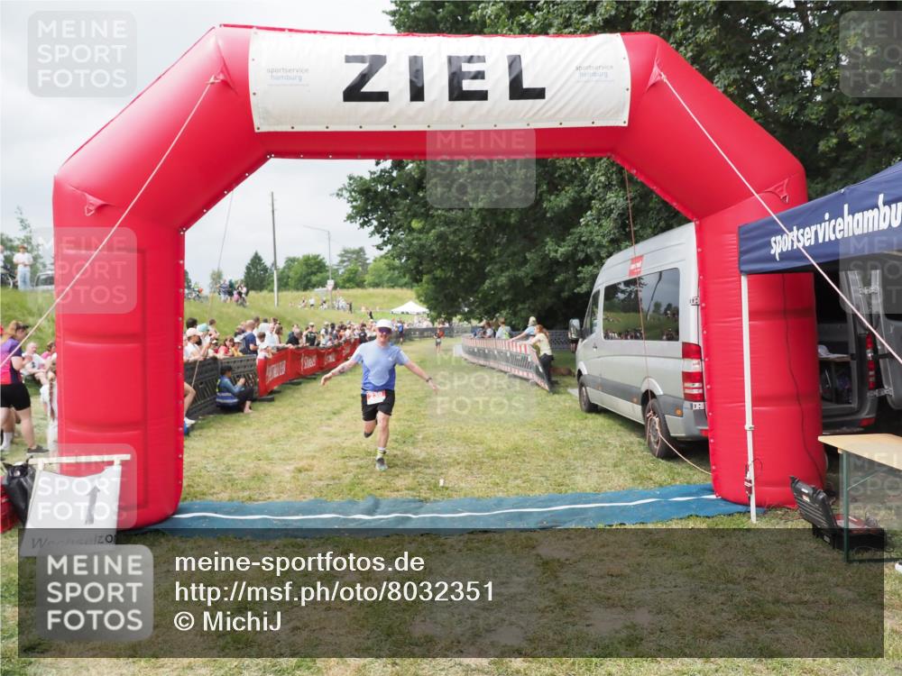 21.06.2025 - 27. Vierlanden-Triathlon MichiJ http://msf.ph/oto/8032351 15.06.2026 12:51:00 Ziel 239 meine-sportfotos.de