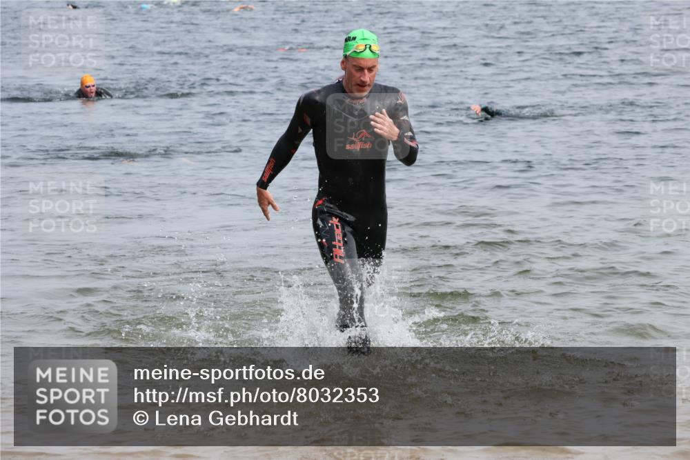 15.06.2025 - 27. Vierlanden-Triathlon Lena Gebhardt http://msf.ph/oto/8032353 15.06.2025 11:14:12 Schwimmen 800, 804, 904, 952, 962 meine-sportfotos.de