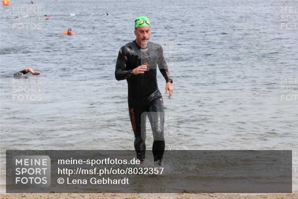 15.06.2025 - 27. Vierlanden-Triathlon Lena Gebhardt http://msf.ph/oto/8032357 15.06.2025 11:14:14 Schwimmen 800, 804, 904, 952, 962 meine-sportfotos.de