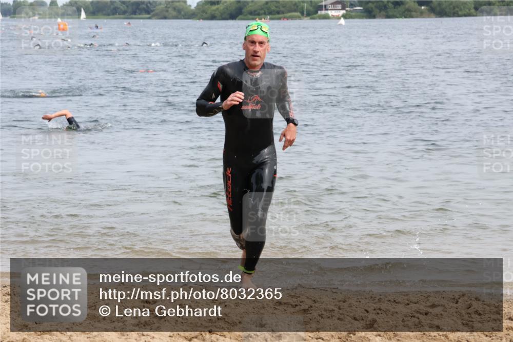 15.06.2025 - 27. Vierlanden-Triathlon Lena Gebhardt http://msf.ph/oto/8032365 15.06.2025 11:14:14 Schwimmen 800, 804, 904, 952, 962 meine-sportfotos.de