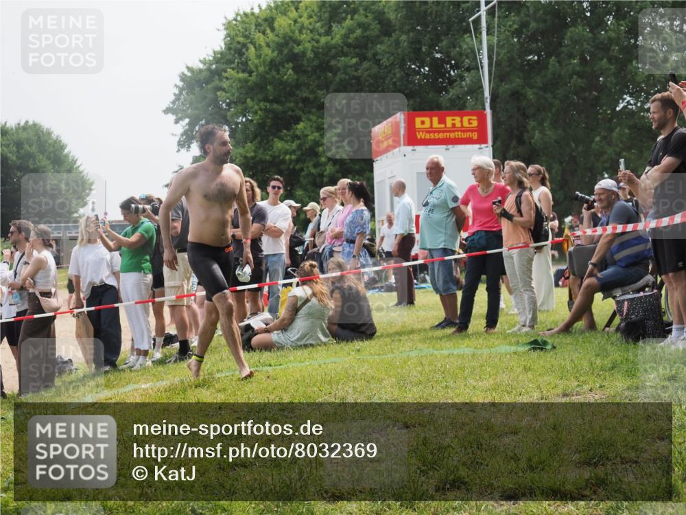 15.06.2025 - 27. Vierlanden-Triathlon KatJ http://msf.ph/oto/8032369 15.06.2025 11:12:37 Schwimmen 968 meine-sportfotos.de