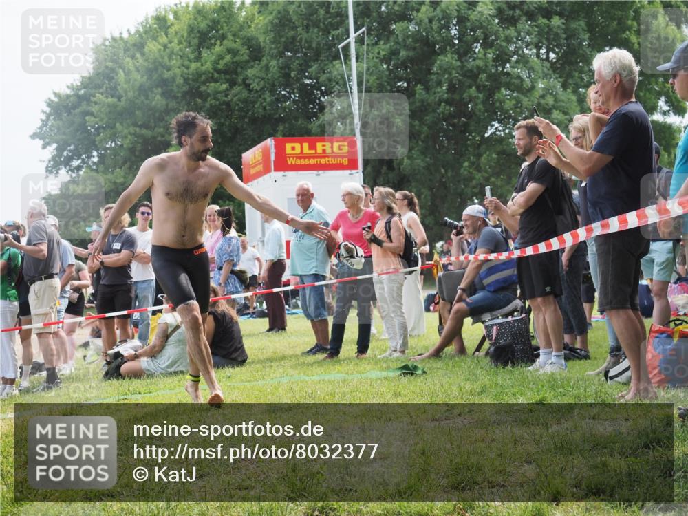 15.06.2025 - 27. Vierlanden-Triathlon KatJ http://msf.ph/oto/8032377 15.06.2025 11:12:38 Schwimmen 968 meine-sportfotos.de