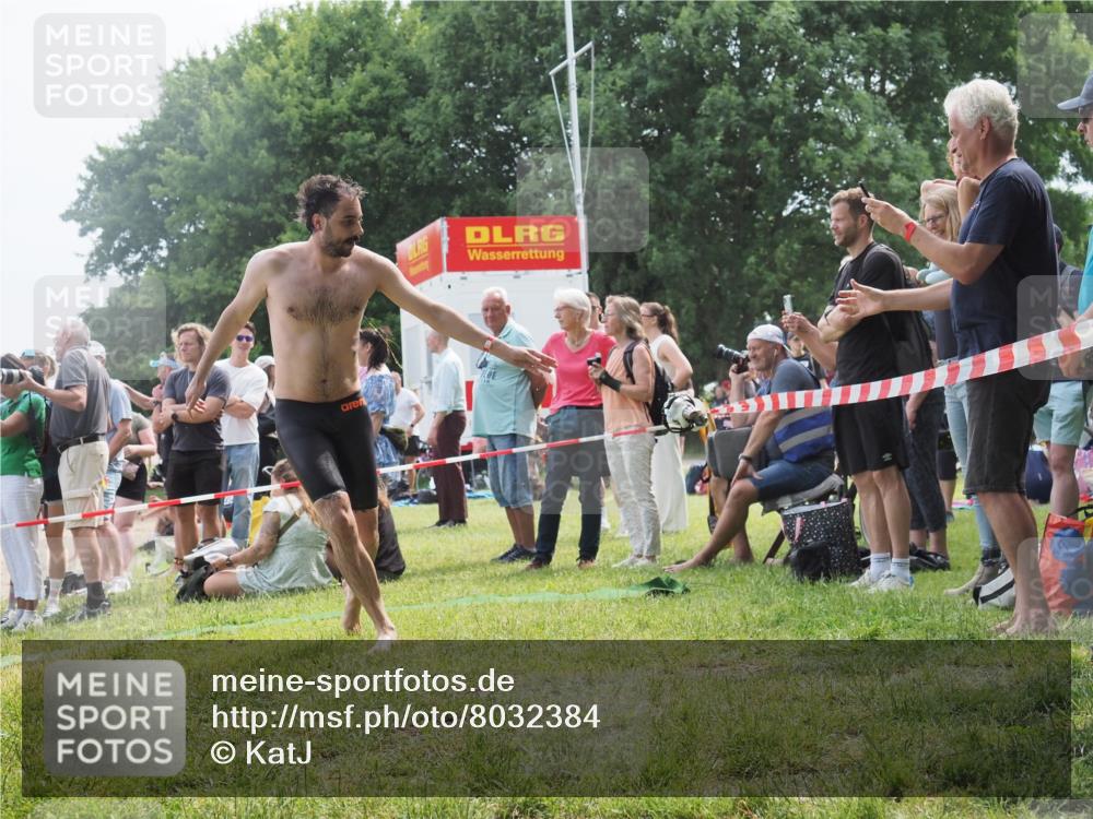 15.06.2025 - 27. Vierlanden-Triathlon KatJ http://msf.ph/oto/8032384 15.06.2025 11:12:38 Schwimmen 968 meine-sportfotos.de