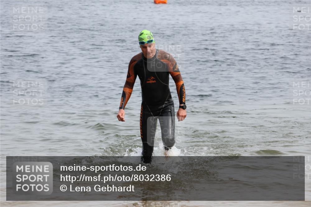 15.06.2025 - 27. Vierlanden-Triathlon Lena Gebhardt http://msf.ph/oto/8032386 15.06.2025 11:14:22 Schwimmen 804, 833, 958, 962 meine-sportfotos.de