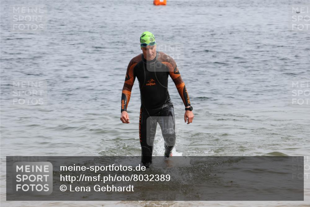 15.06.2025 - 27. Vierlanden-Triathlon Lena Gebhardt http://msf.ph/oto/8032389 15.06.2025 11:14:22 Schwimmen 804, 833, 958, 962 meine-sportfotos.de