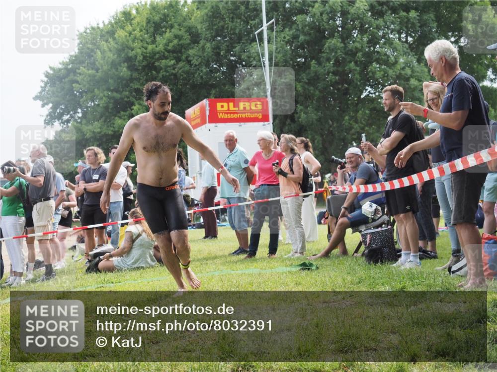 15.06.2025 - 27. Vierlanden-Triathlon KatJ http://msf.ph/oto/8032391 15.06.2025 11:12:38 Schwimmen 968 meine-sportfotos.de