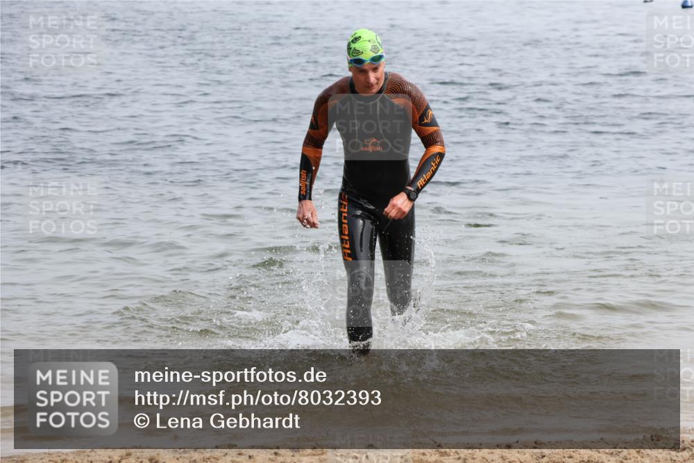 15.06.2025 - 27. Vierlanden-Triathlon Lena Gebhardt http://msf.ph/oto/8032393 15.06.2025 11:14:23 Schwimmen 804, 833, 958 meine-sportfotos.de
