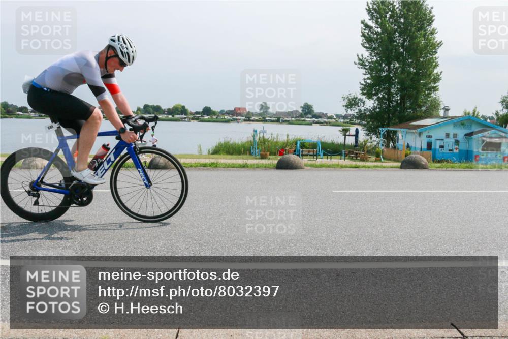 21.06.2025 - 27. Vierlanden-Triathlon H.Heesch http://msf.ph/oto/8032397 15.06.2025 11:36:49 Radfahren 688, 749 meine-sportfotos.de