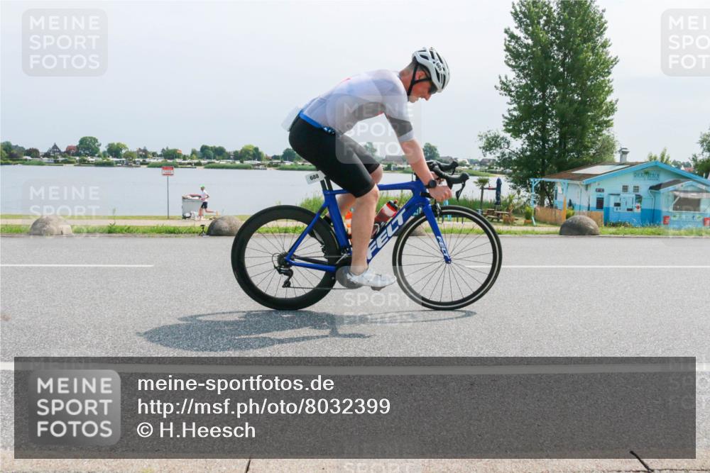 21.06.2025 - 27. Vierlanden-Triathlon H.Heesch http://msf.ph/oto/8032399 15.06.2025 11:36:49 Radfahren 688, 749 meine-sportfotos.de