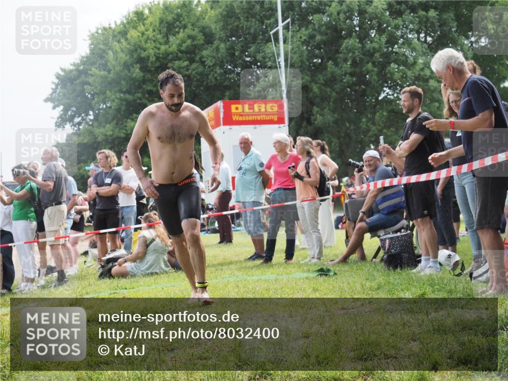 15.06.2025 - 27. Vierlanden-Triathlon KatJ http://msf.ph/oto/8032400 15.06.2025 11:12:38 Schwimmen 968 meine-sportfotos.de
