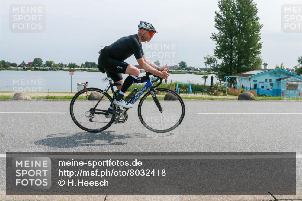 21.06.2025 - 27. Vierlanden-Triathlon H.Heesch http://msf.ph/oto/8032418 15.06.2025 11:36:54 Radfahren 123, 642 meine-sportfotos.de
