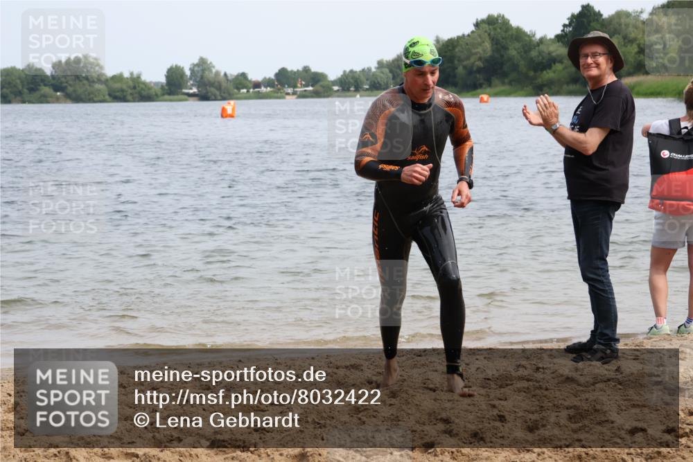 15.06.2025 - 27. Vierlanden-Triathlon Lena Gebhardt http://msf.ph/oto/8032422 15.06.2025 11:14:25 Schwimmen 804, 833, 958 meine-sportfotos.de