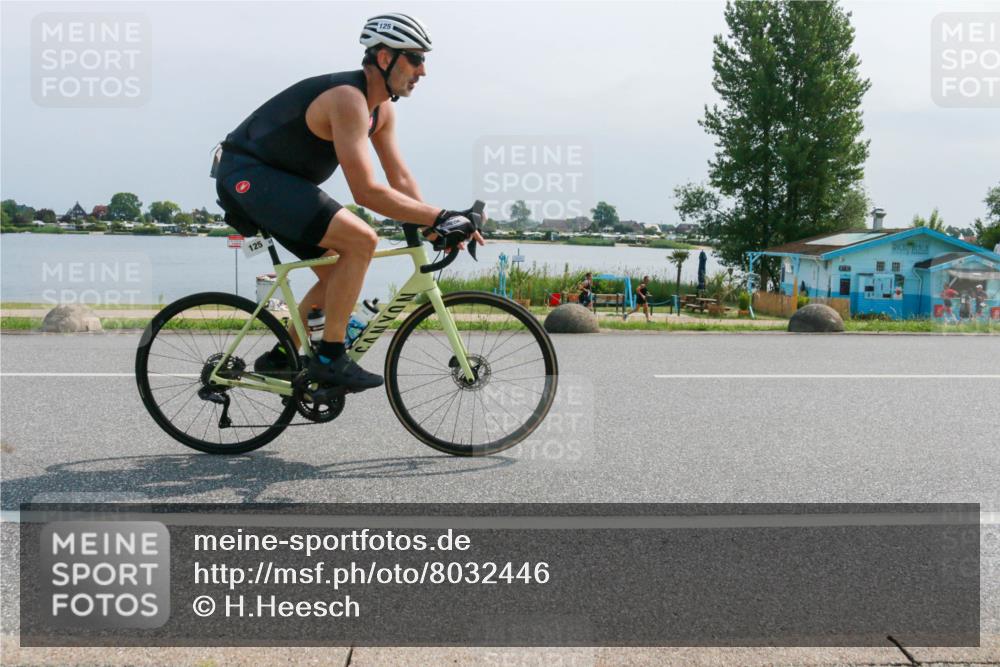 21.06.2025 - 27. Vierlanden-Triathlon H.Heesch http://msf.ph/oto/8032446 15.06.2025 11:37:06 Radfahren 125, 713 meine-sportfotos.de