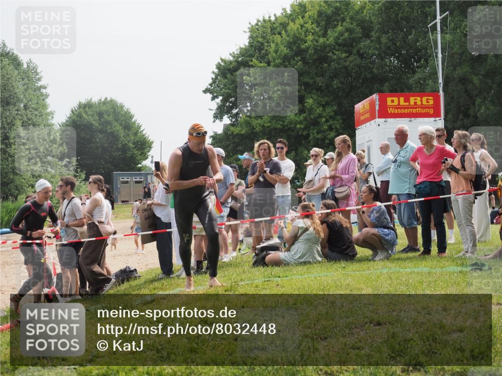 15.06.2025 - 27. Vierlanden-Triathlon KatJ http://msf.ph/oto/8032448 15.06.2025 11:12:51 Schwimmen 858, 928, 982 meine-sportfotos.de
