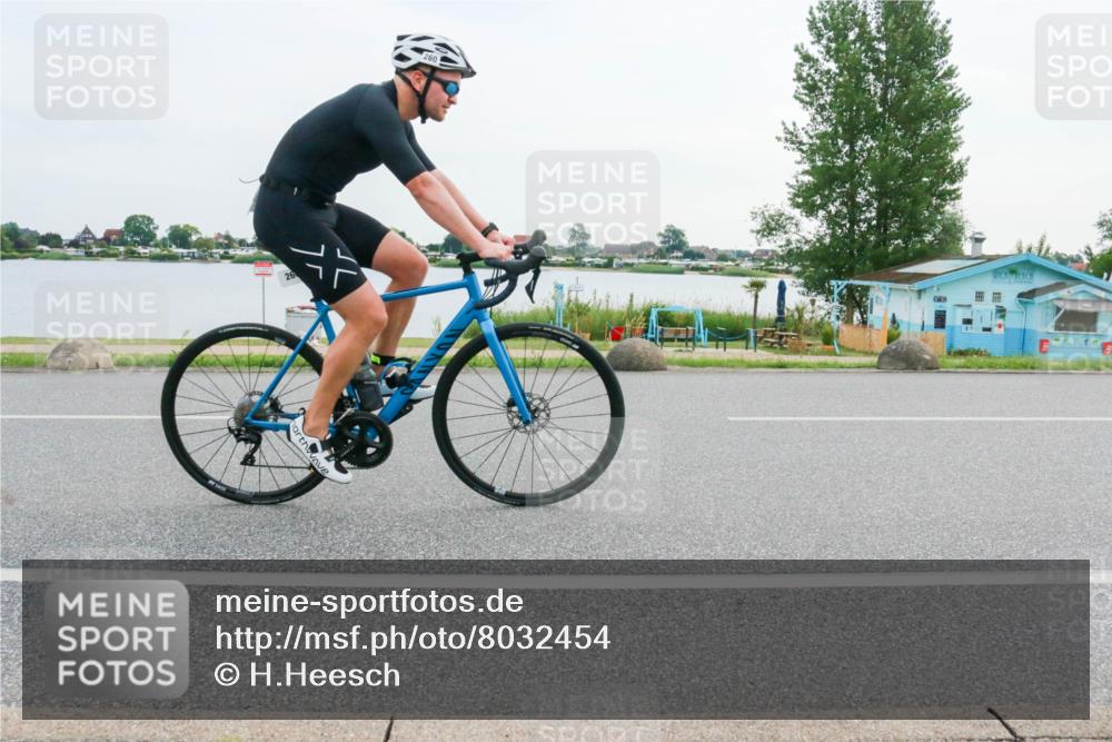 15.06.2025 - 27. Vierlanden-Triathlon H.Heesch http://msf.ph/oto/8032454 15.06.2025 10:39:50 Radfahren 153, 260, 357 meine-sportfotos.de