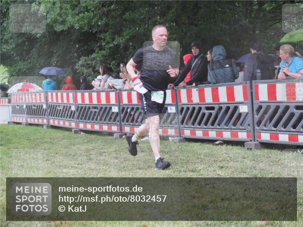 21.06.2025 - 27. Vierlanden-Triathlon KatJ http://msf.ph/oto/8032457 15.06.2025 13:43:14 Ziel 720, 801 meine-sportfotos.de