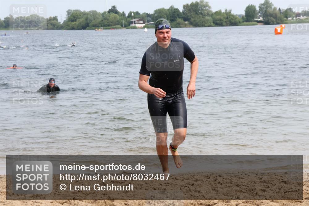 15.06.2025 - 27. Vierlanden-Triathlon Lena Gebhardt http://msf.ph/oto/8032467 15.06.2025 11:14:30 Schwimmen 833, 958 meine-sportfotos.de